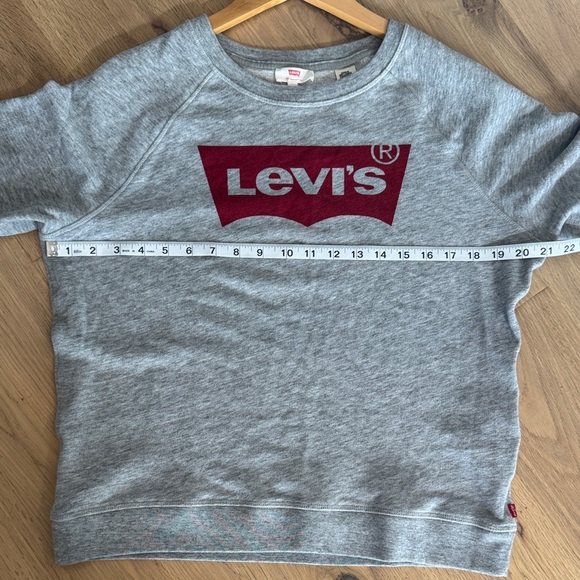 🩶 Levi’s Gray Crew Neck Sweater with Red Logo
Size Large – Women’s - Picture 4 of 7